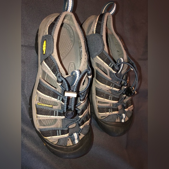 Keen Hiking Sandals 7.5 - Picture 2 of 6